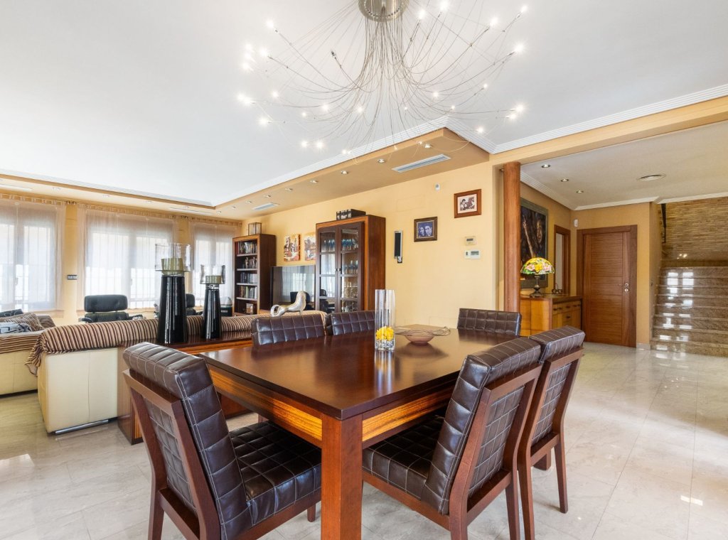 Resale - Villa - Orihuela