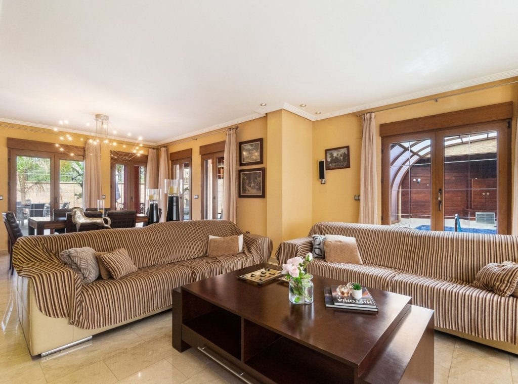 Resale - Villa - Orihuela