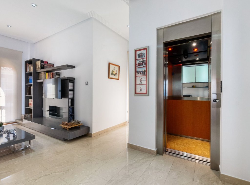 Resale - Villa - Orihuela