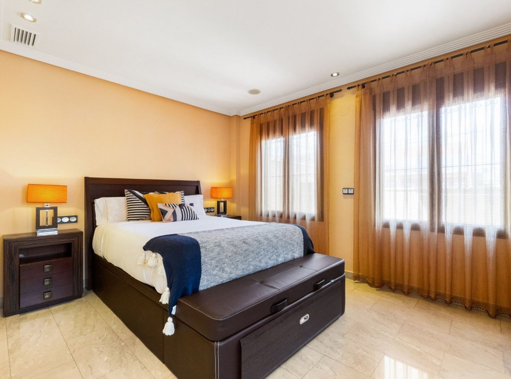 Resale - Villa - Orihuela