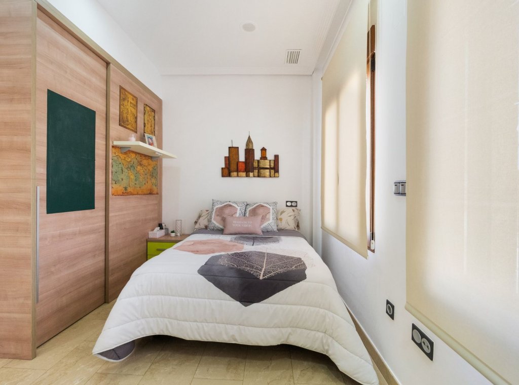 Resale - Villa - Orihuela