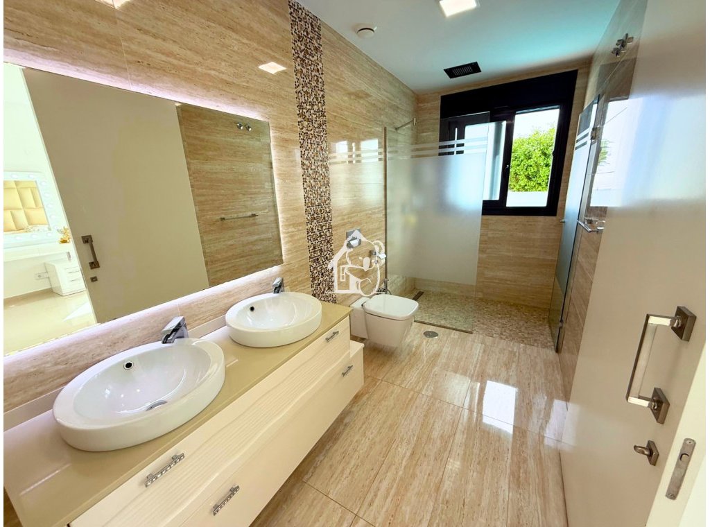 Resale - Villa - San Miguel de Salinas