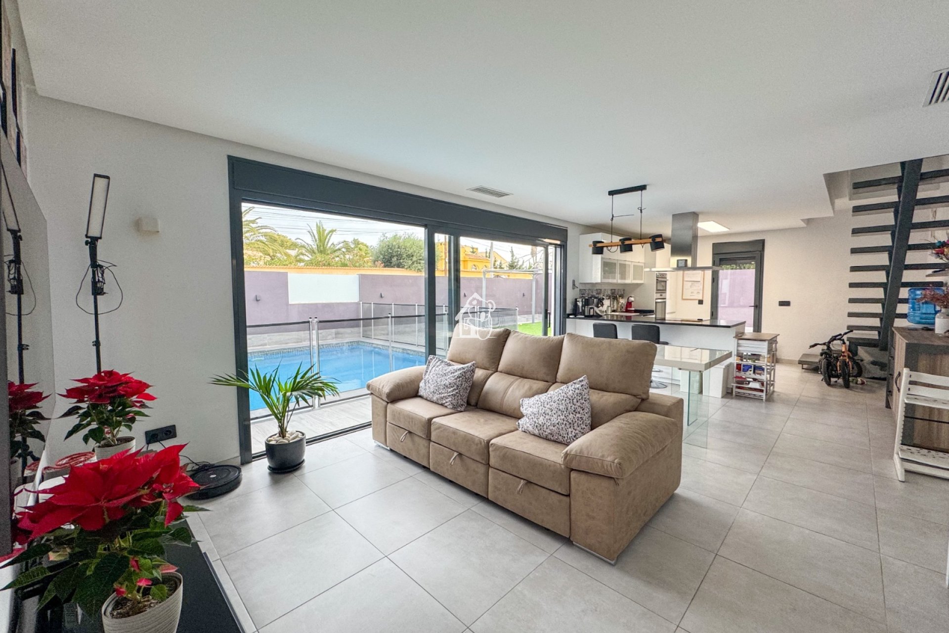 Resale - Villa - Torrevieja - La Siesta - El Salado -  Torreta