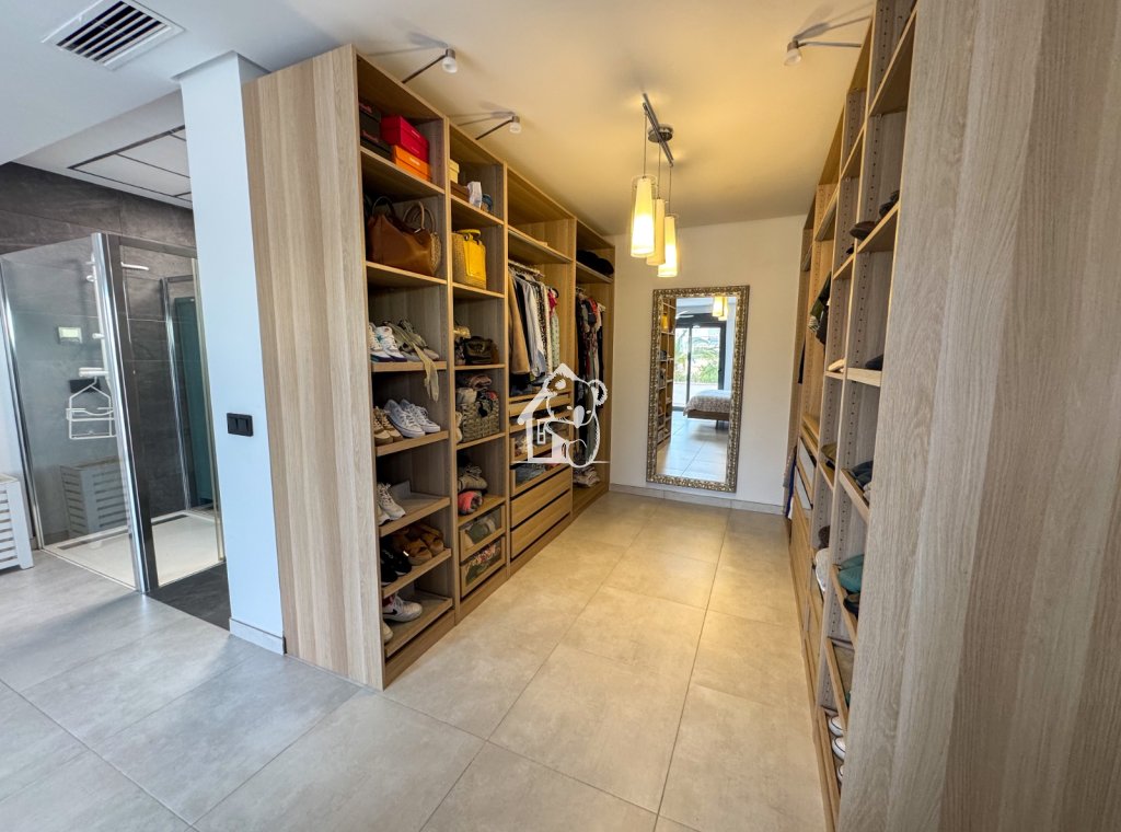 Resale - Villa - Torrevieja - La Siesta - El Salado -  Torreta