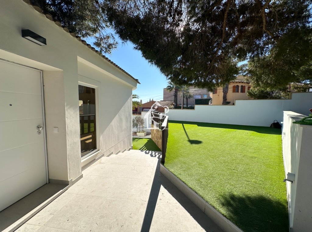 Resale - Villa - Torrevieja - Los Balcones - Los Altos del Edén