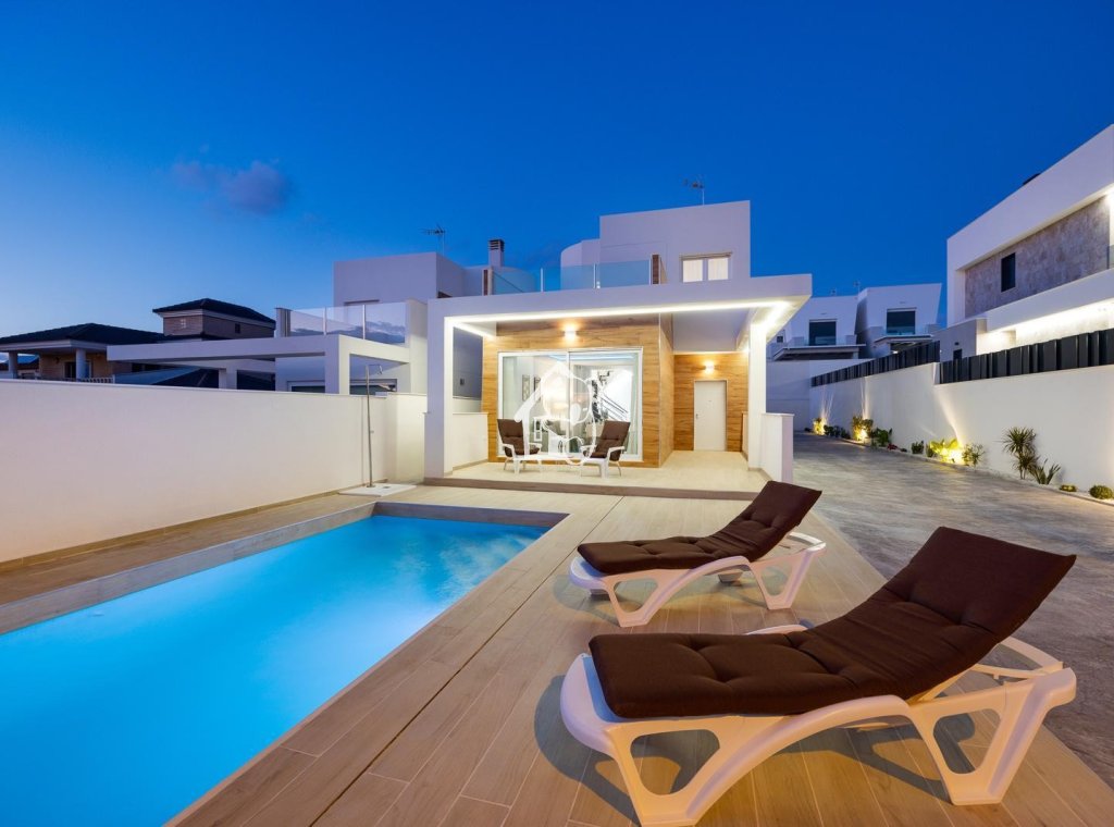 Resale - Villa - Torrevieja - Nueva Torrevieja - Aguas Nuevas