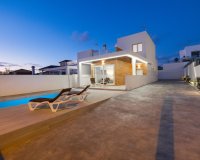Resale - Villa - Torrevieja - Nueva Torrevieja - Aguas Nuevas