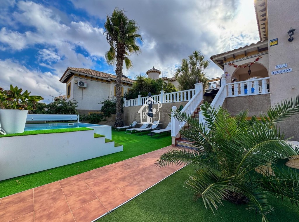 Revente - Villa - Orihuela Costa - Villamartín