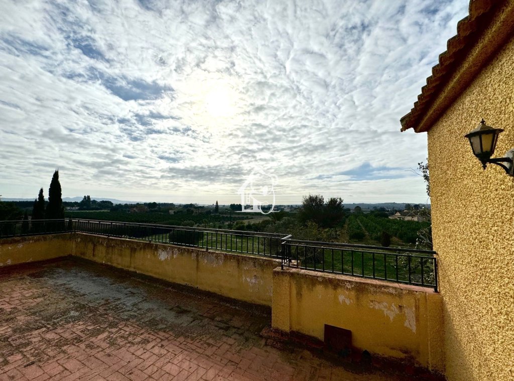 Segunda Mano - Villa - Daya Nueva