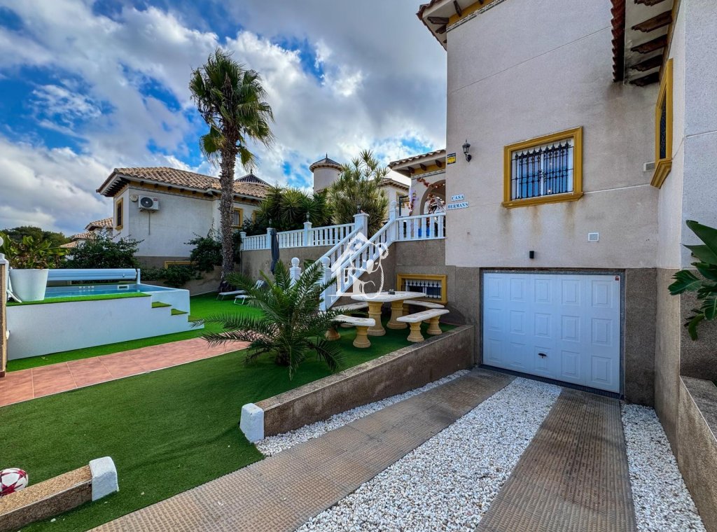 Segunda Mano - Villa - Orihuela Costa - Villamartín