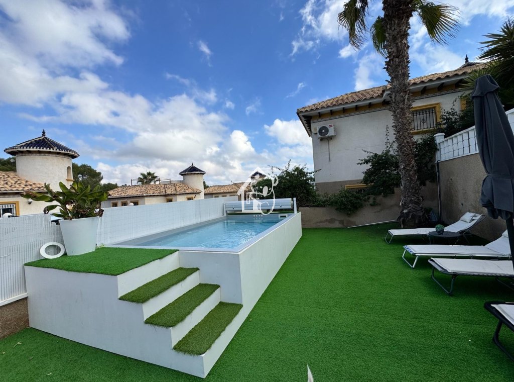 Segunda Mano - Villa - Orihuela Costa - Villamartín