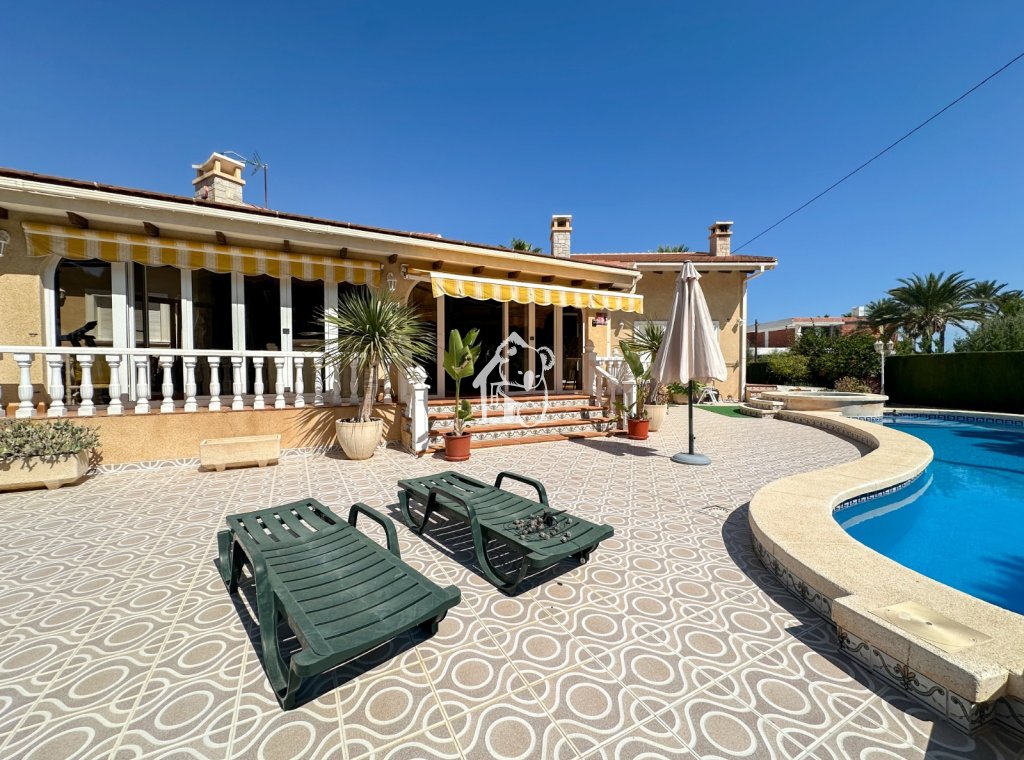 Segunda Mano - Villa - Orihuela Costa