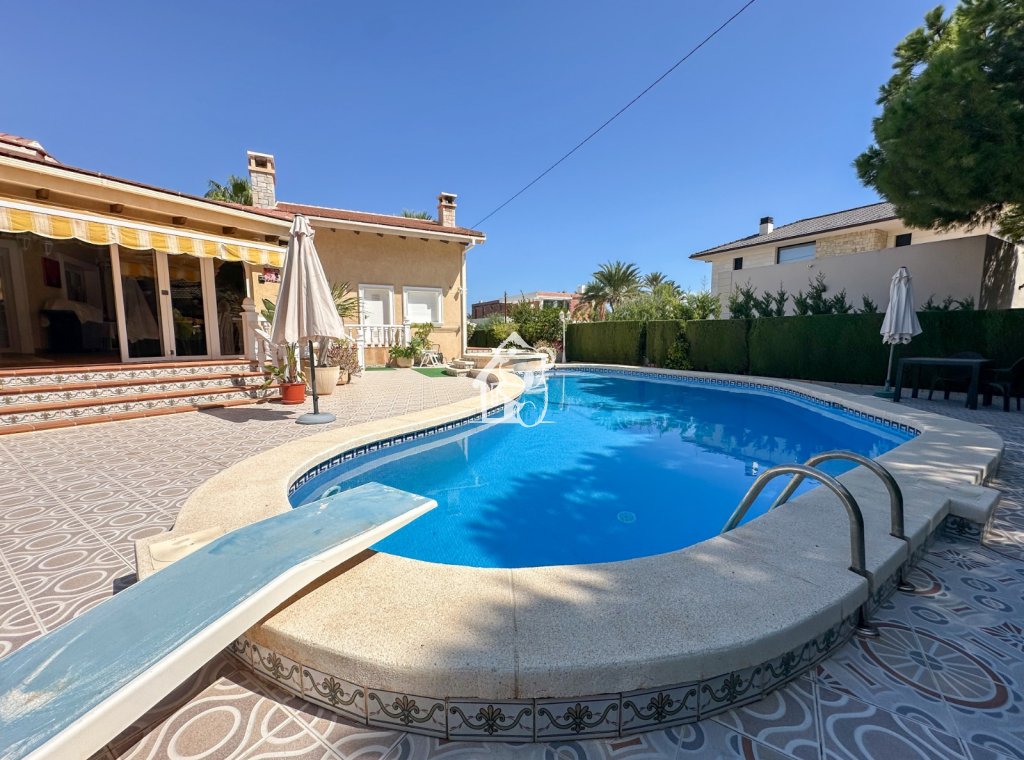 Segunda Mano - Villa - Orihuela Costa