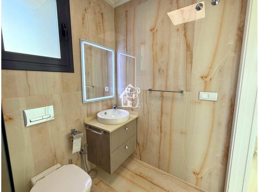 Segunda Mano - Villa - San Miguel de Salinas