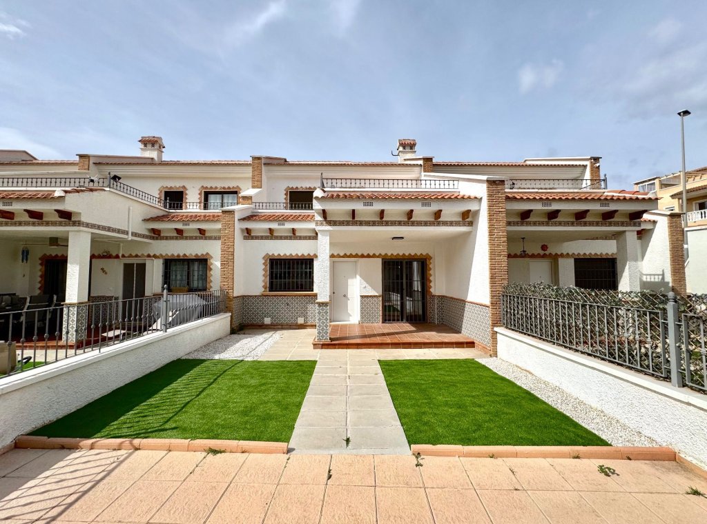 Segunda Mano - Villa - San Miguel de Salinas