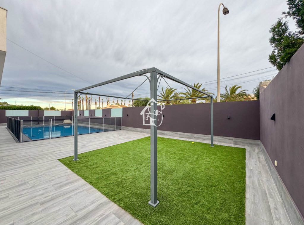 Segunda Mano - Villa - Torrevieja - La Siesta - El Salado -  Torreta