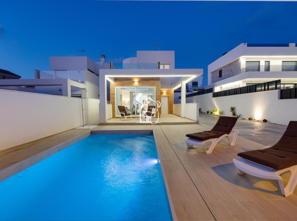 Segunda Mano - Villa - Torrevieja - Nueva Torrevieja - Aguas Nuevas