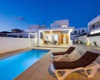 Segunda Mano - Villa - Torrevieja - Nueva Torrevieja - Aguas Nuevas