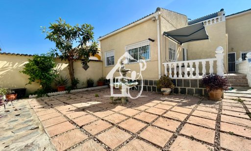 Villa - Alquiler - Torrevieja - La Siesta - El Salado -  Torreta