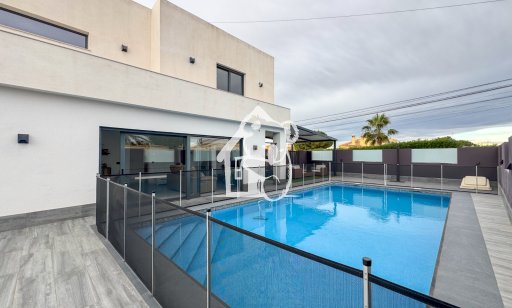 Villa - Segunda Mano - Torrevieja - La Siesta - El Salado -  Torreta